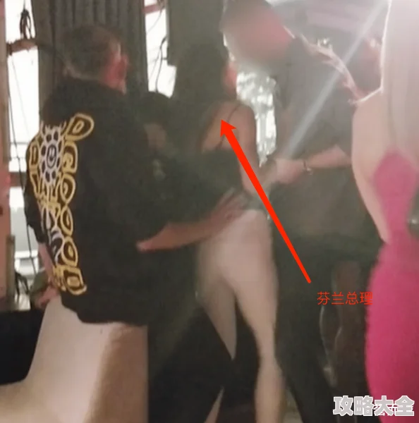 美女倮体据传曾与神秘富商深夜密会共进晚餐引发网友热议