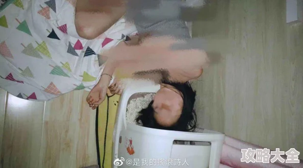 扒开美女内裤又摸又亲曝光偷拍视频酒店房间监控画面流出