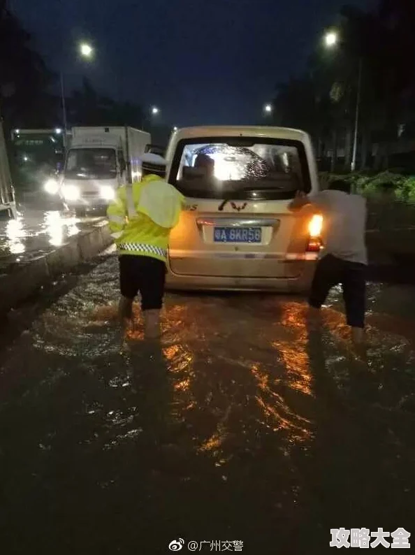 公交车破了两个六年级学生特大暴雨致使多地公交线路停运